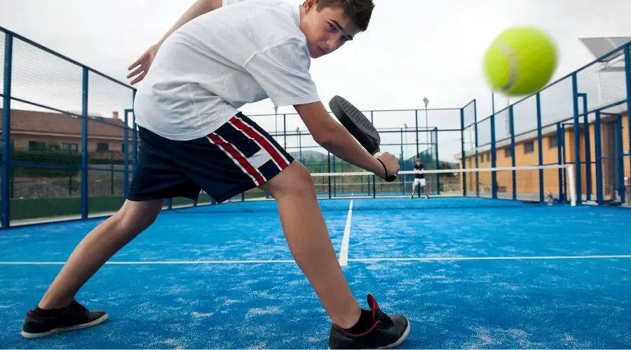 tipos de pista de padel pared cristal