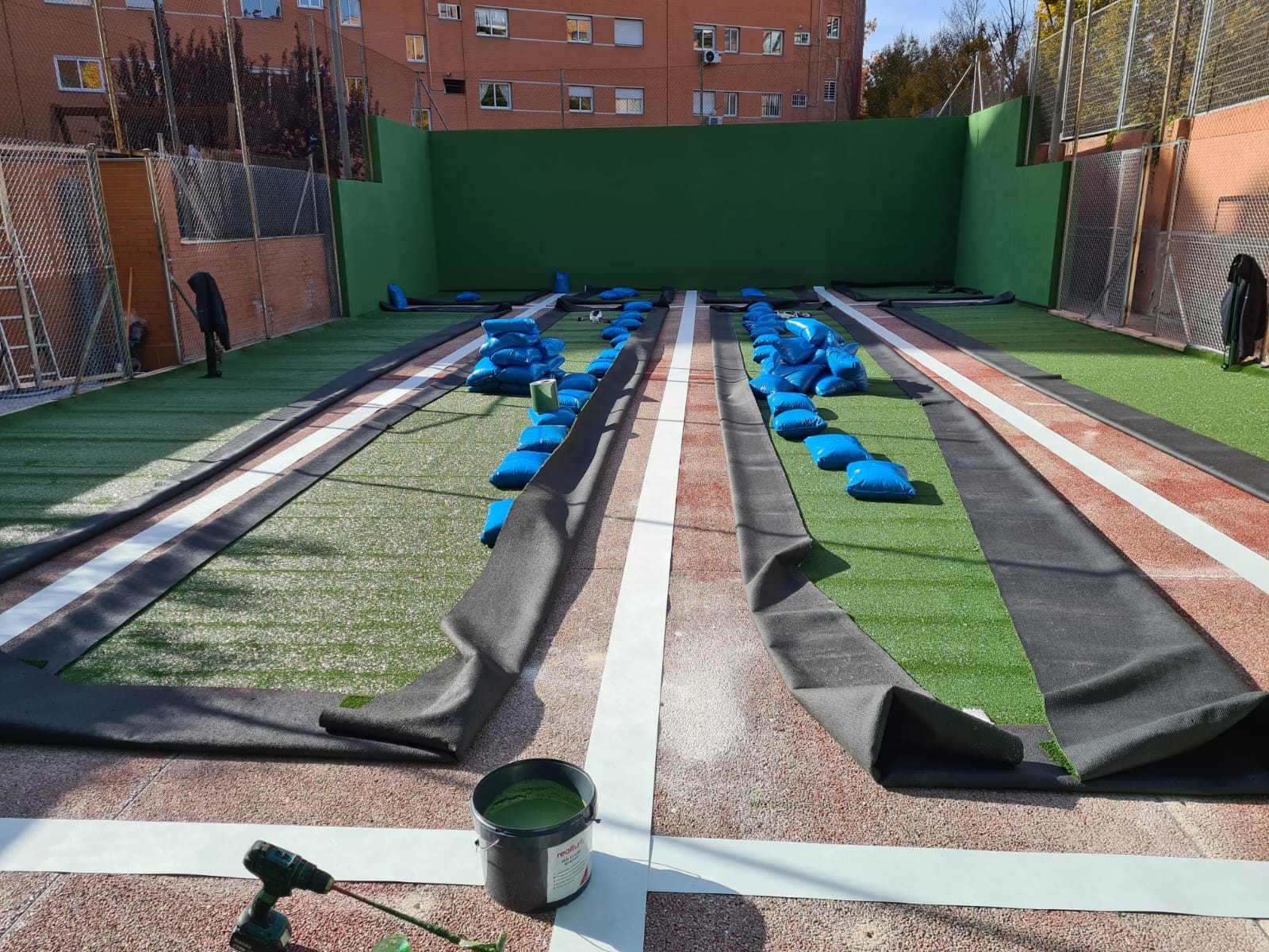 cambio cesped pistas de padel paso2